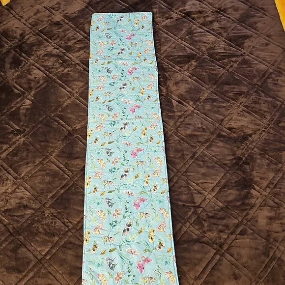 Table Runner - Picture 6 of 9